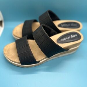 Easy Street Womens Maryann Faux Leather Embossed Heels Black Croc